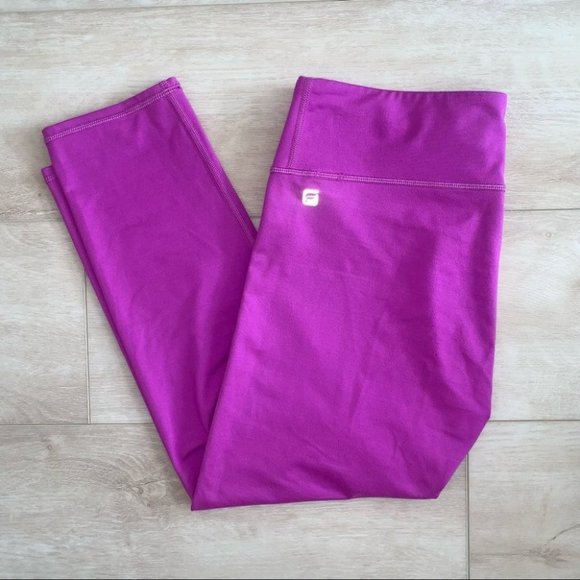 Fabletics Leggings Size Small Fuchsia Pink Magenta Crop Soft Brushed Capris - Picture 4 of 9